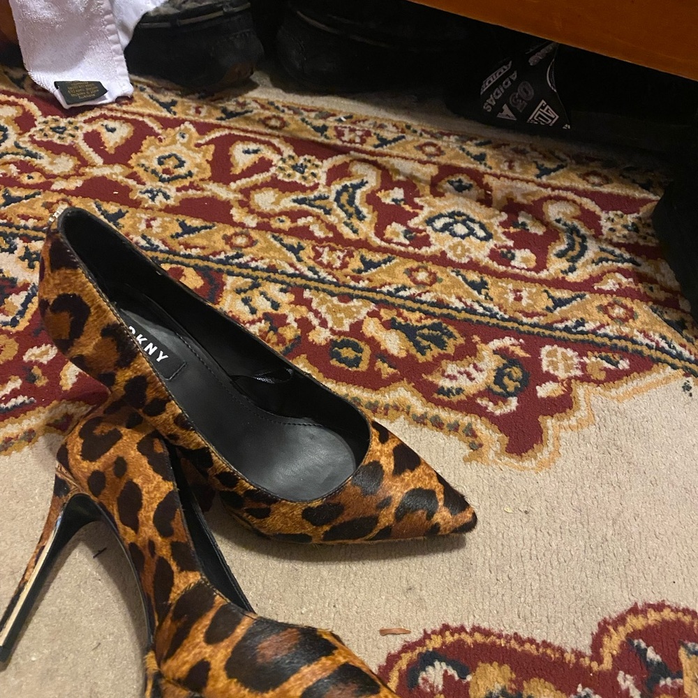 DKNY Brand New Sz 8.5 Leopard Heel